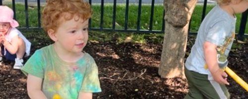 Preschoolers outside 